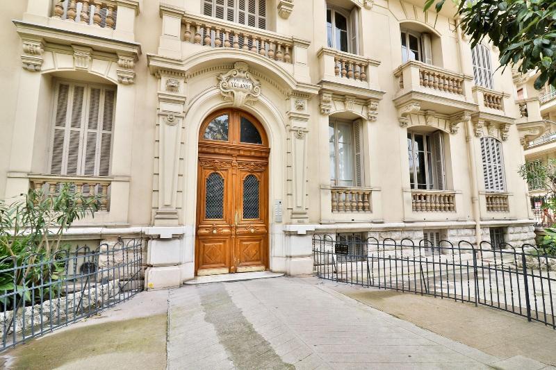 Hotel Victor Hugo Ницца Экстерьер фото